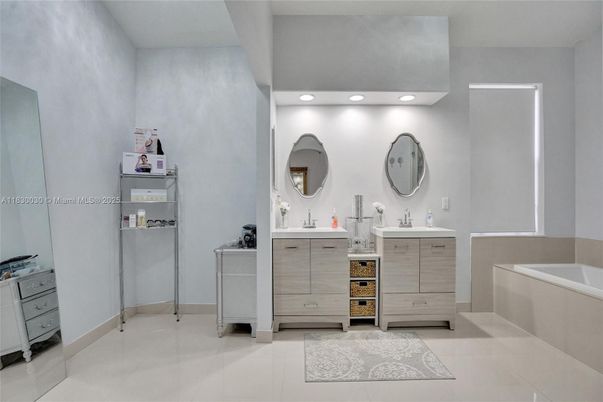 Bathroom, Dual Sink Vanities, Interior, Recessed Lighting
