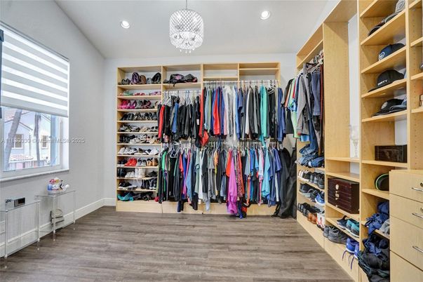 Interior, Pendant Lights, Recessed Lighting, Walk-in Closets, Wood Texture Flooring