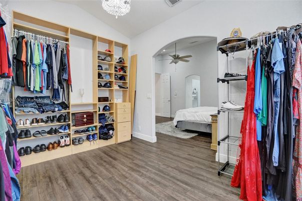 Bedroom, Interior, Walk-in Closets, Wood Texture Flooring