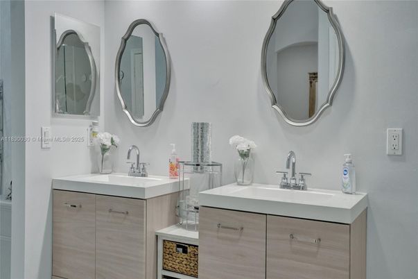Bathroom, Dual Sink Vanities, Interior
