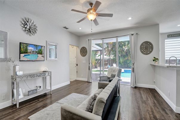 Interior, Living room, Recessed Lighting, Wood Texture Flooring