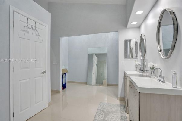 Bathroom, Dual Sink Vanities, Interior, Recessed Lighting