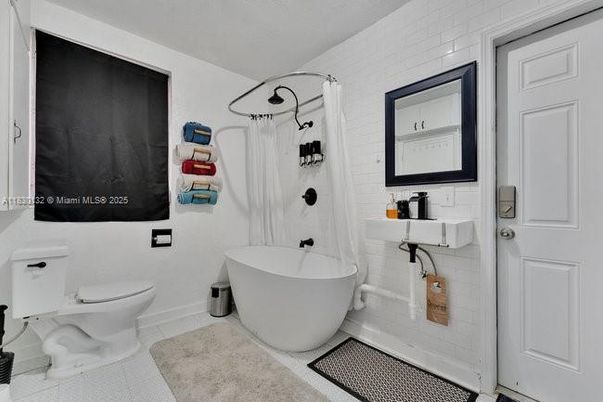 Bathroom, Free Standing Baths, Interior