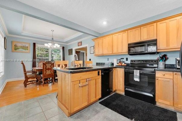 Chandelier, Dining room, Interior, Kitchen, Recessed Lighting, Wood Texture Flooring