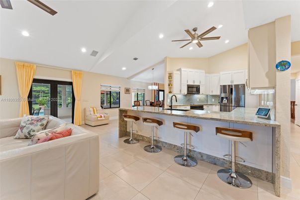Interior, Kitchen, Living room, Pendant Lights, Recessed Lighting, Stainless Steel Appliances