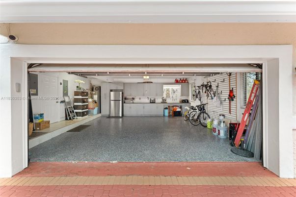 Garage, Interior