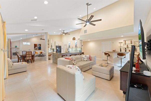 Dining room, Interior, Kitchen, Living room, Pendant Lights, Recessed Lighting, Stainless Steel Appliances