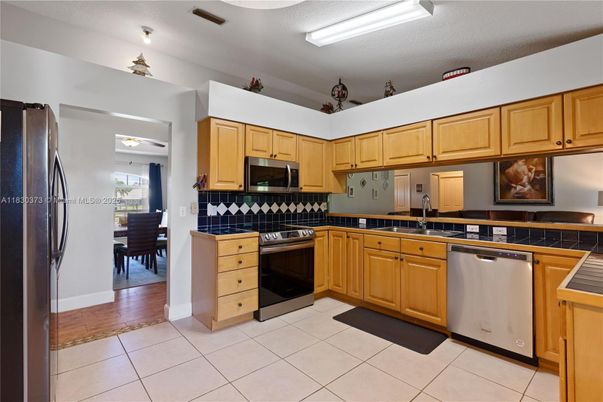 Dining room, Interior, Kitchen, Stainless Steel Appliances, Wood Texture Flooring