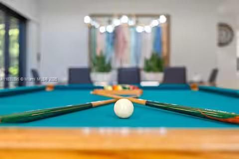 Billiard Table, Interior
