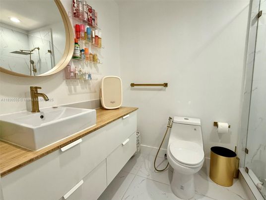 Bathroom, Interior, Marble, Recessed Lighting