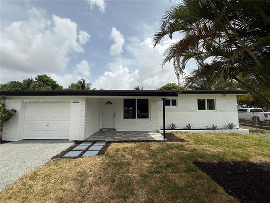 Attached, Exterior, Facade, Ranch