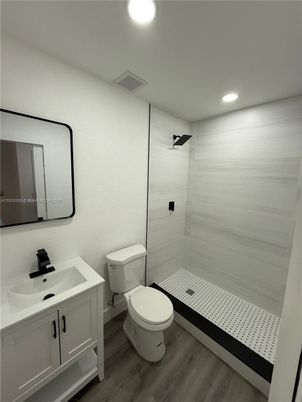 Bathroom, Interior, Recessed Lighting, Wood Texture Flooring