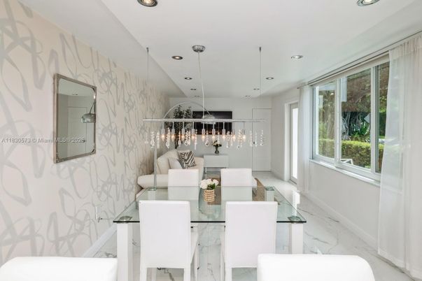 Dining room, Interior, Living room, Marble, Pendant Lights, Recessed Lighting
