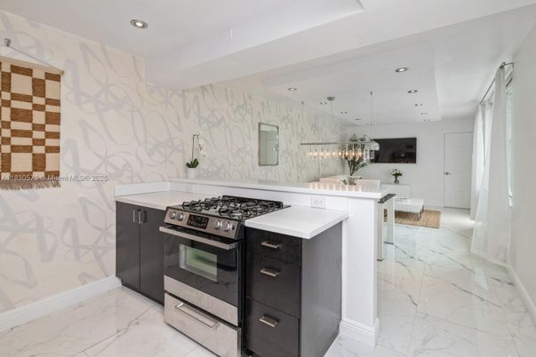 Chandelier, Dining room, Interior, Kitchen, Marble, Pendant Lights, Recessed Lighting, Stainless Steel Appliances