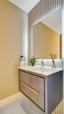 Bathroom, Interior, Recessed Lighting
