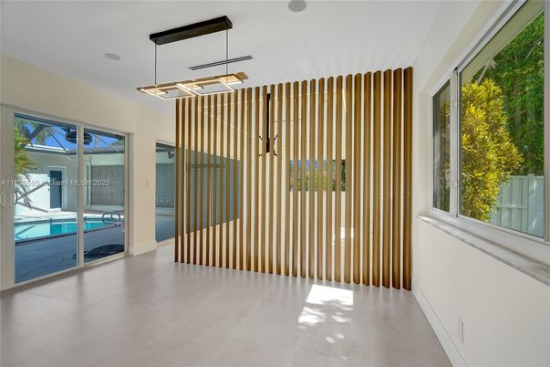 Empty room, Interior, Pendant Lights
