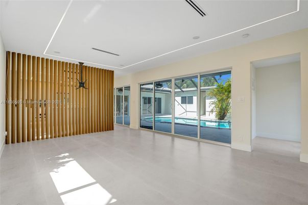 Empty room, Interior, Recessed Lighting