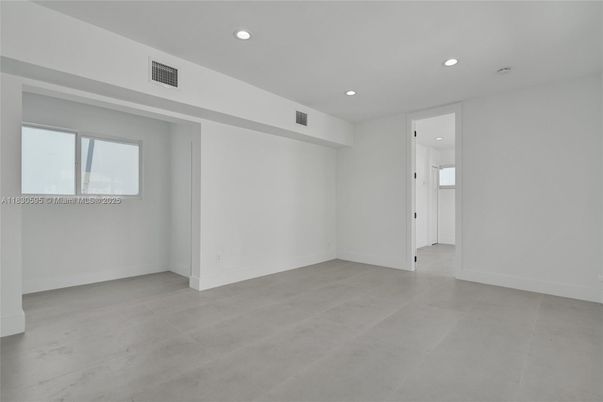Empty room, Interior, Recessed Lighting