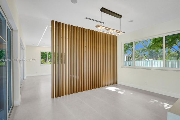 Empty room, Interior, Pendant Lights