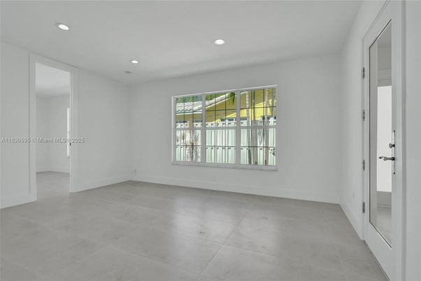 Empty room, Interior, Recessed Lighting