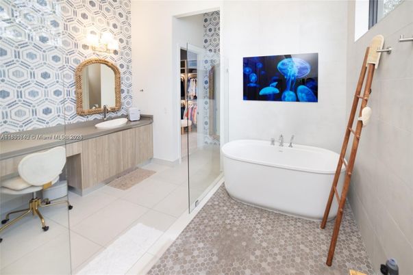Bathroom, Free Standing Baths, Interior