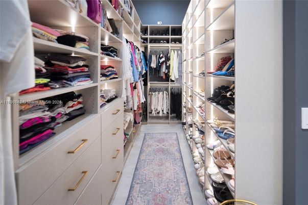 Interior, Walk-in Closets