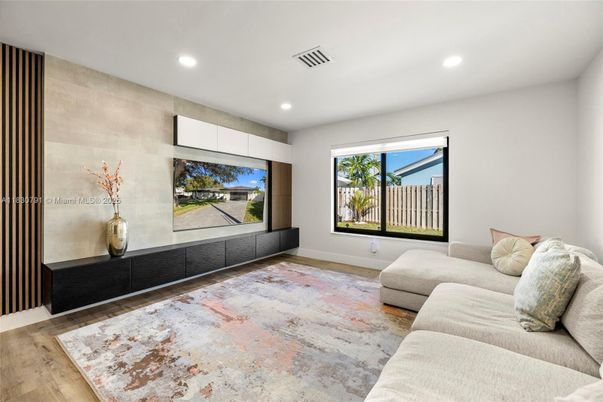 Interior, Recessed Lighting, Wood Texture Flooring