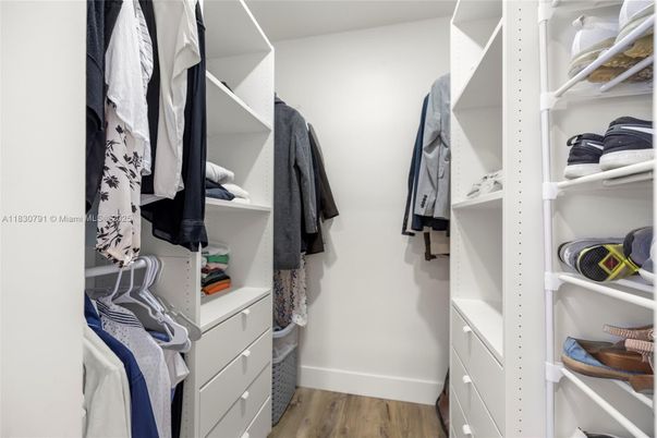 Interior, Walk-in Closets, Wood Texture Flooring