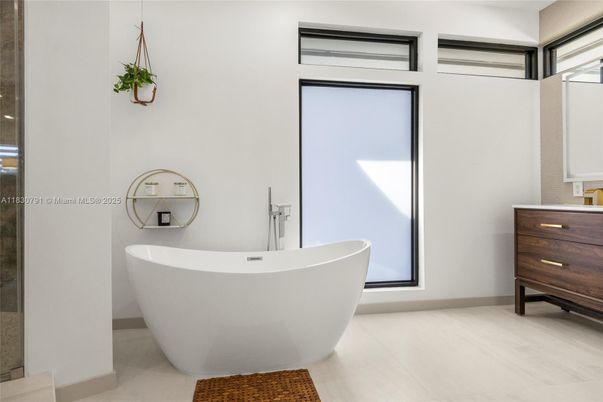 Bathroom, Free Standing Baths, Interior