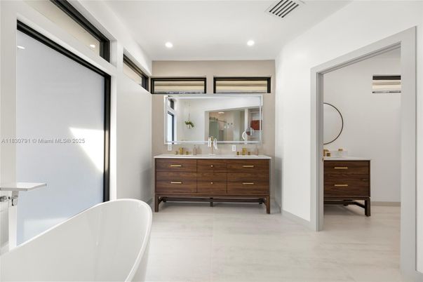 Bathroom, Dual Sink Vanities, Free Standing Baths, Interior, Recessed Lighting