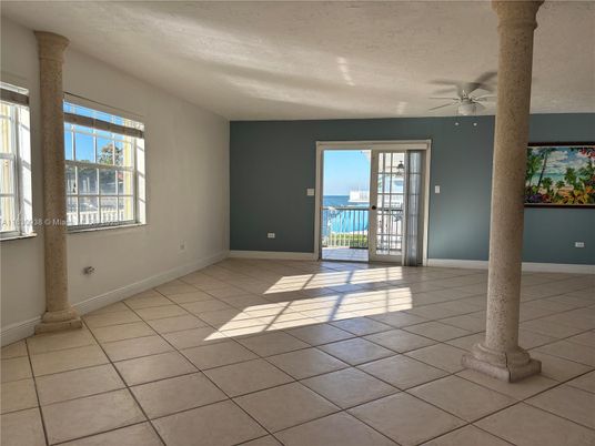 Empty room, Interior, Water