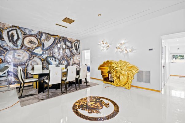 Dining room, Interior, Recessed Lighting