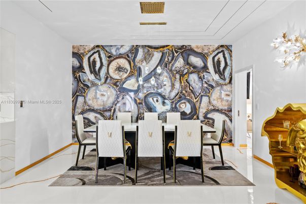 Dining room, Interior