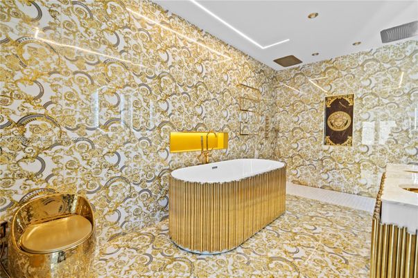 Bathroom, Interior, Recessed Lighting