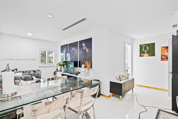 Dining room, Interior, Recessed Lighting