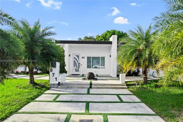 Backyard, Exterior, Facade, Modern