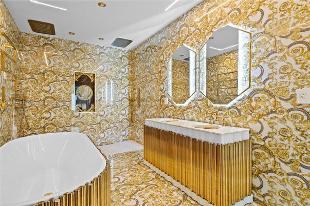 Bathroom, Dual Sink Vanities, Free Standing Baths, Interior, Recessed Lighting