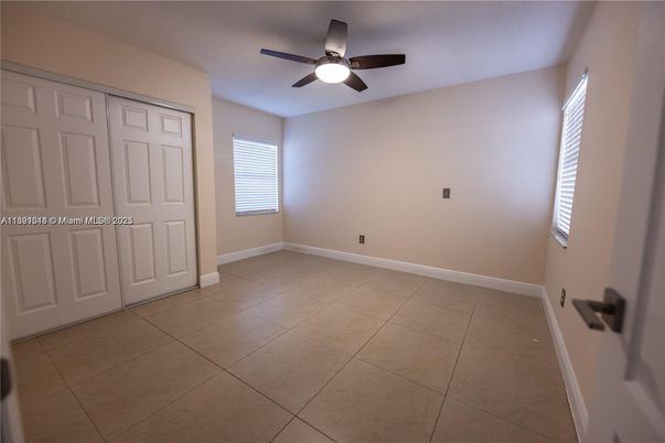 Empty room, Interior
