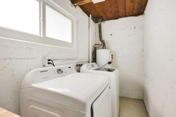 Interior, Washer, Wooden Ceilings
