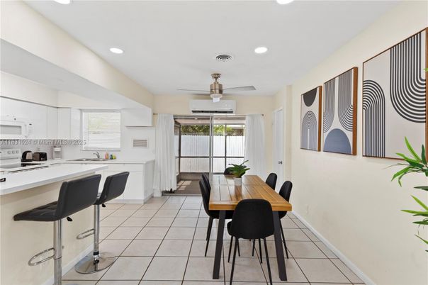Dining room, Interior, Kitchen, Recessed Lighting