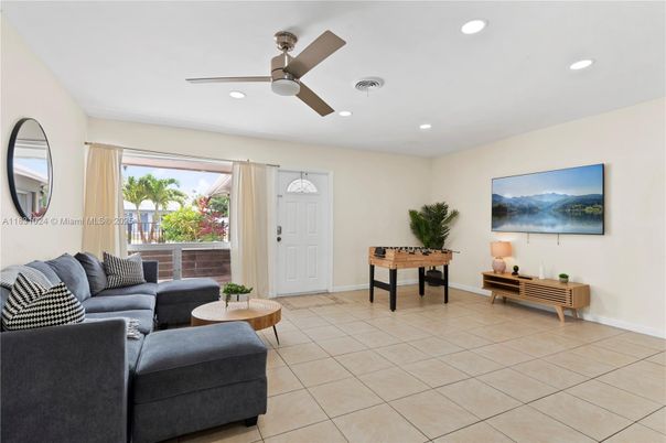Game Room, Interior, Living room, Recessed Lighting