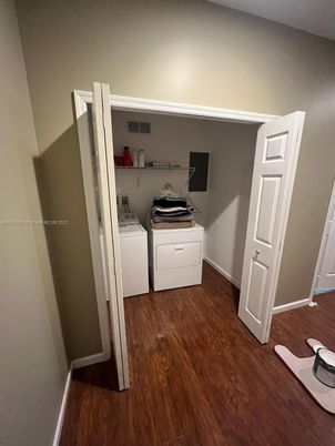 Interior, Washer, Wood Texture Flooring
