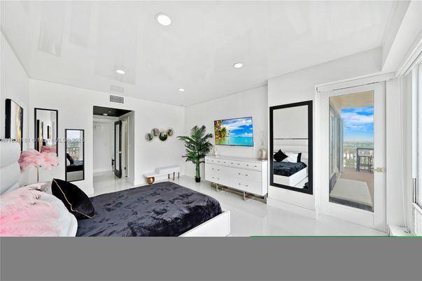 Bedroom, Interior, Recessed Lighting, Water