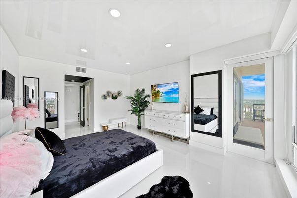 Bedroom, Interior, Recessed Lighting, Water