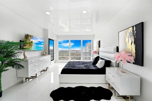 Bedroom, Interior, Recessed Lighting, Water