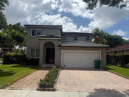 Attached, Exterior, Facade, Mediterranean