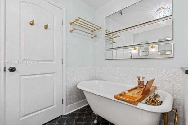 Bathroom, Free Standing Baths, Interior