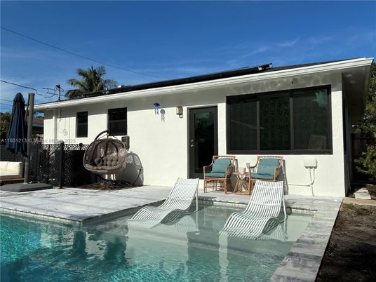 Exterior, Pool