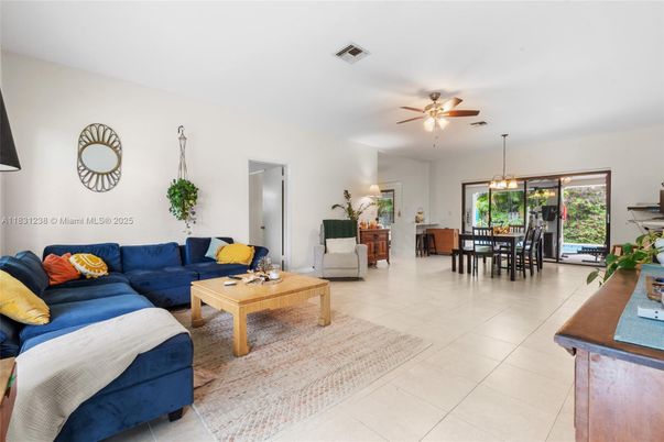 Dining room, Interior, Living room, Pendant Lights