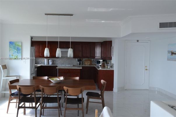 Dining room, Interior, Kitchen, Marble, Pendant Lights